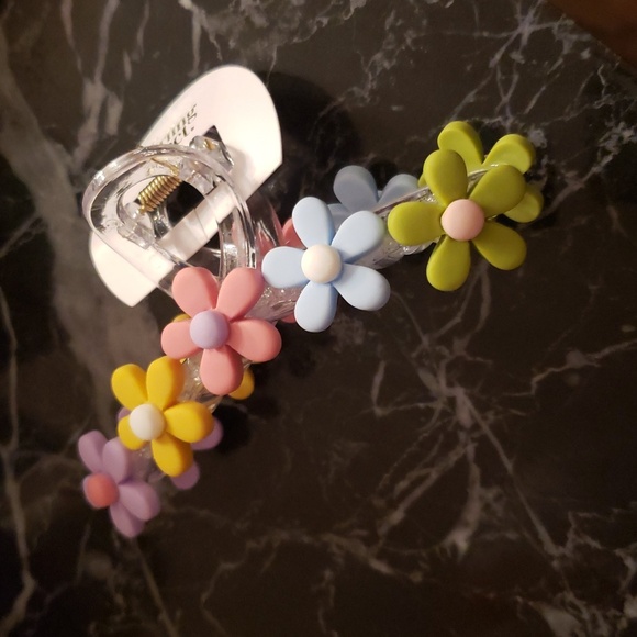 💥BUY 2 GET 1 FREE Pastel blossom claw clip by The Darling Effect, Retail $13.99 - Picture 11 of 11